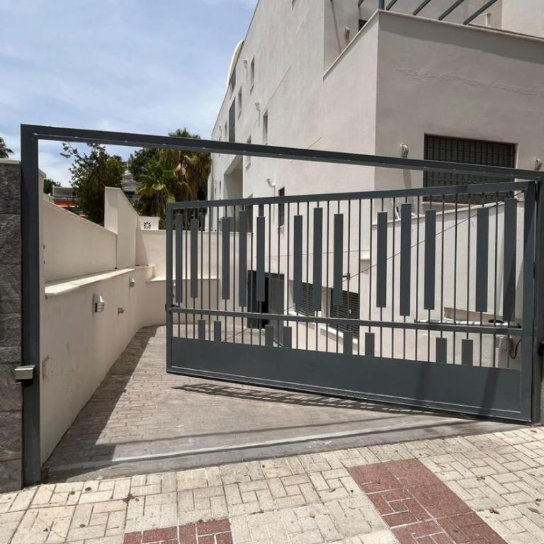 Apartamento a 30 metro de la playa con piscina y garaje en la Carihuela - Apartamento de 2 dormitorios - 22