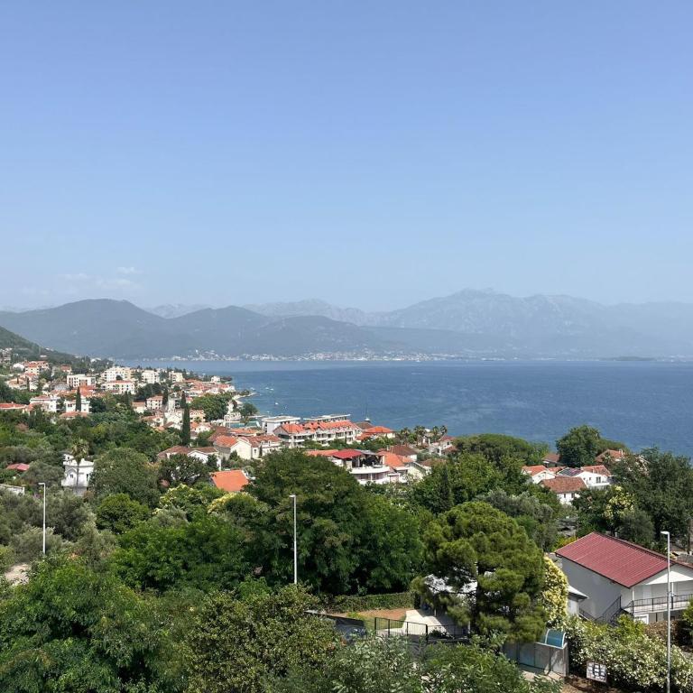 Penthouse Apartment mit Meerblick in der Bucht von Kotor - 400m bis zum Strand - Three-Bedroom Apartment - 2