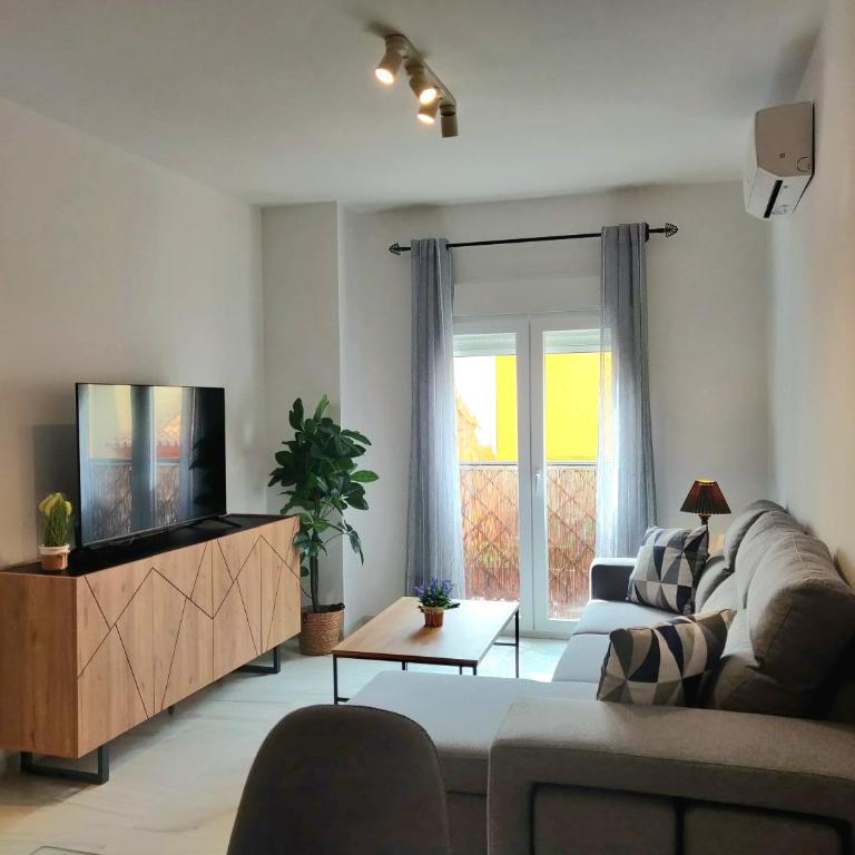 Fantástico apartamento en el centro de Málaga - Three-Bedroom Apartment - 2