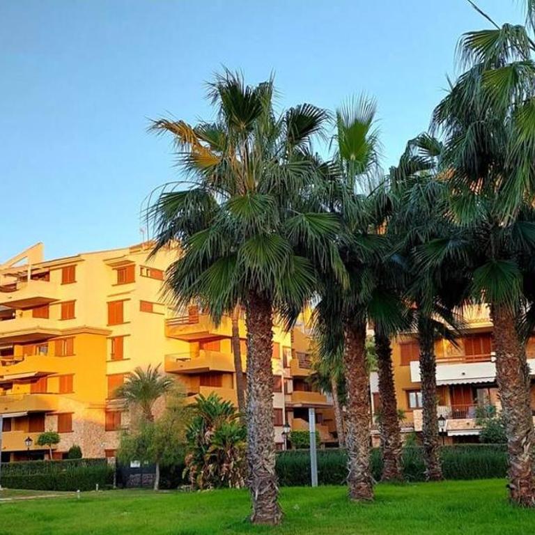 Luxe aan zee Prima Spanje in Torrevieja - Punta Prima - Two-Bedroom Apartment with Partial Ocean View - 3