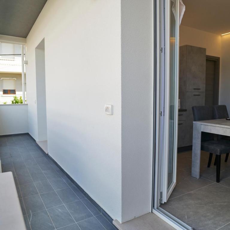 Villa Borghesi Suites Fronte Mare - Appartamento con 1 Camera da Letto e Balcone - 9