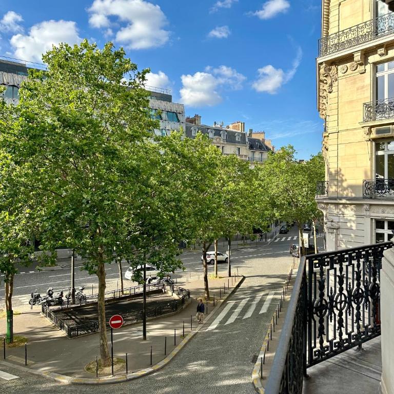 Champs Elysée Prestige Apartment - Two-Bedroom Apartment - 31