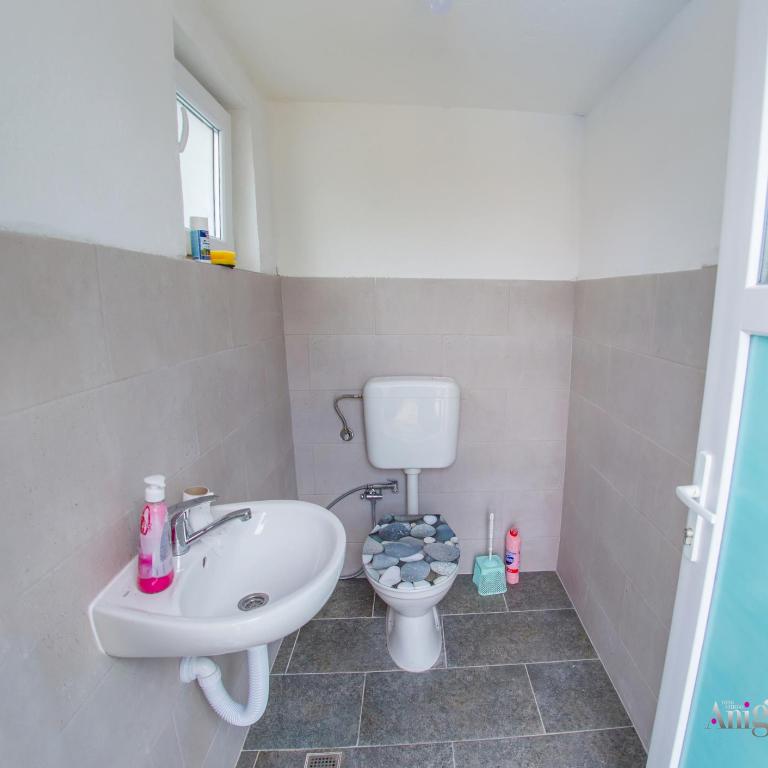 Holiday Home Simplicity - Three-Bedroom House - 22