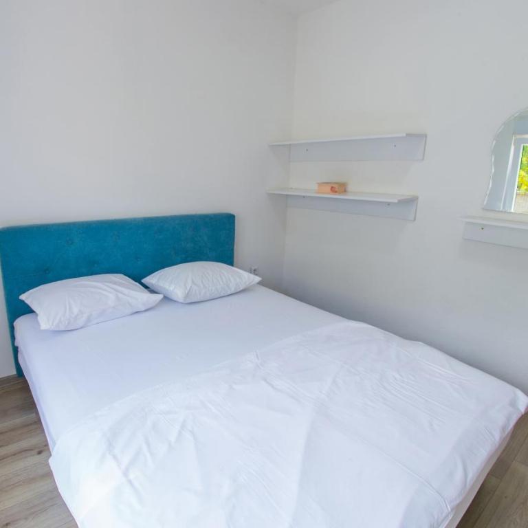 Holiday Home Simplicity - Three-Bedroom House - 36