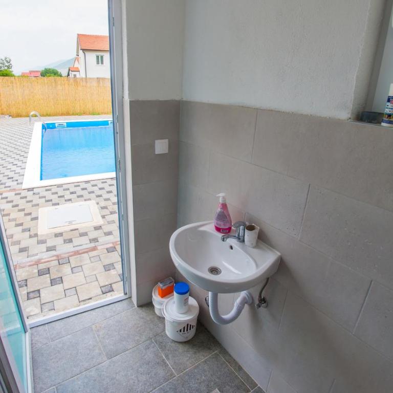 Holiday Home Simplicity - Three-Bedroom House - 29