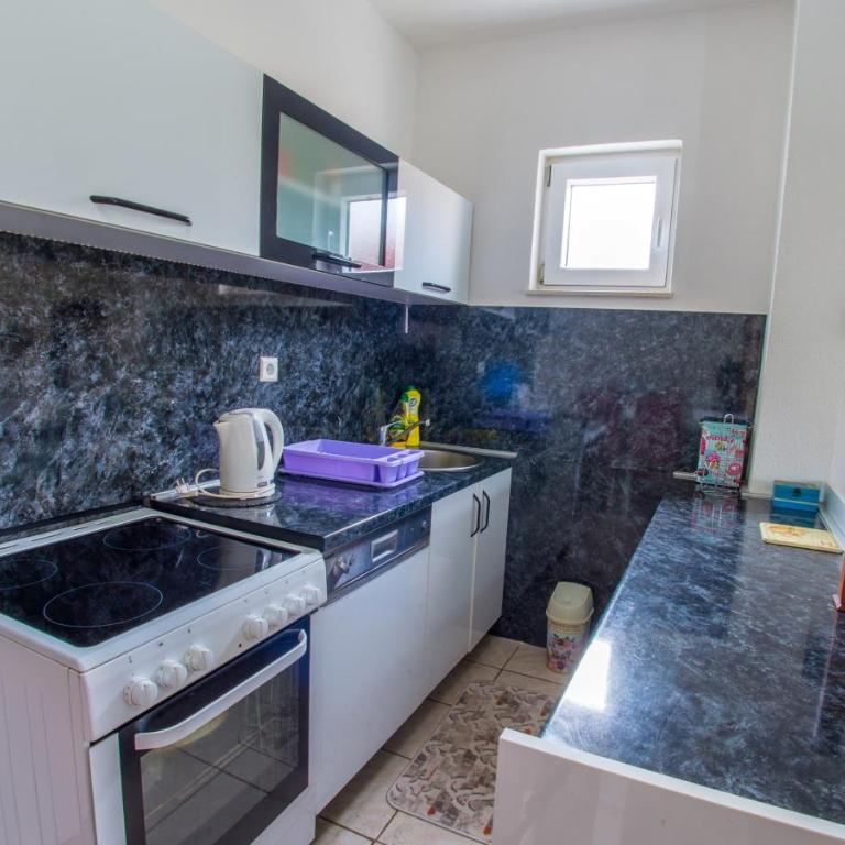 Holiday Home Simplicity - Three-Bedroom House - 12