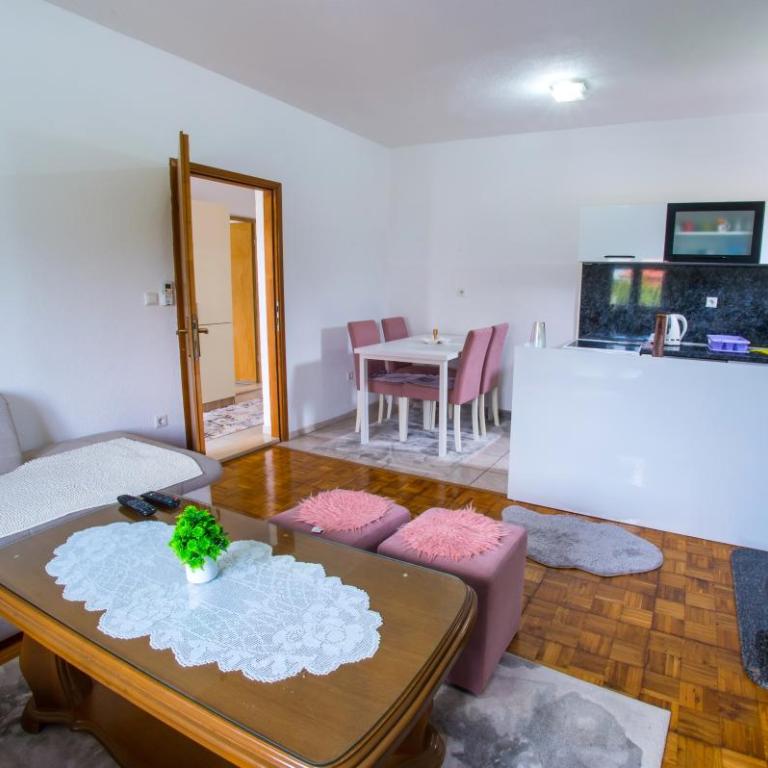Holiday Home Simplicity - Three-Bedroom House - 13