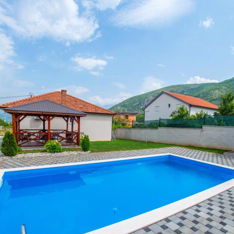 Holiday Home Simplicity - Three-Bedroom House - 11
