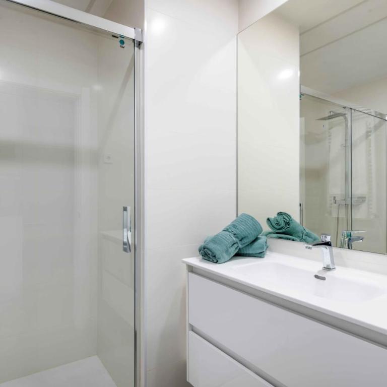 Avenida de San Luis 25, diseño y confort al más puro estilo madrileño - Apartamento de 2 dormitorios - 25