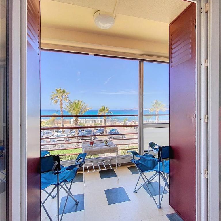 Appartement en bord de plage avec terrasse, parking privé, wifi et équipements modernes - FR-1-770-15 - Appartement - 2