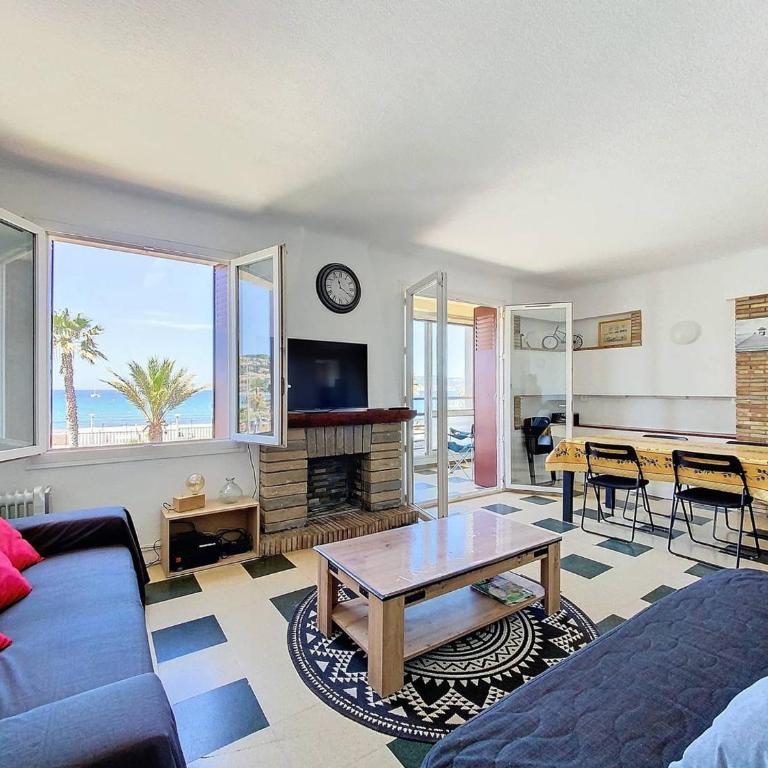 Appartement en bord de plage avec terrasse, parking privé, wifi et équipements modernes - FR-1-770-15 - Appartement - 3