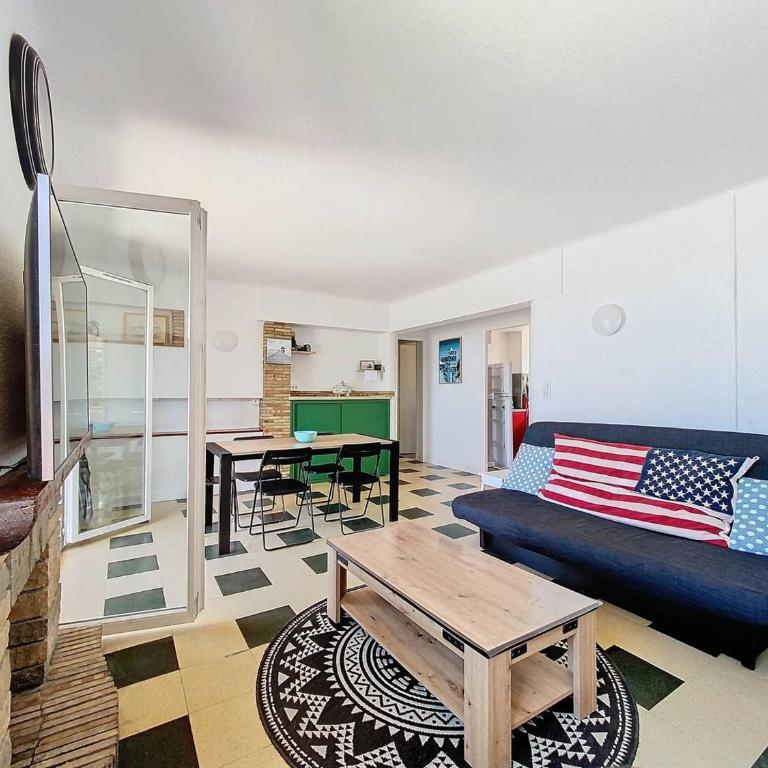 Appartement en bord de plage avec terrasse, parking privé, wifi et équipements modernes - FR-1-770-15 - Appartement - 8