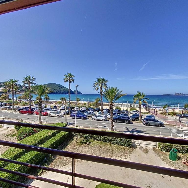 Appartement en bord de plage avec terrasse, parking privé, wifi et équipements modernes - FR-1-770-15 - Appartement - 9