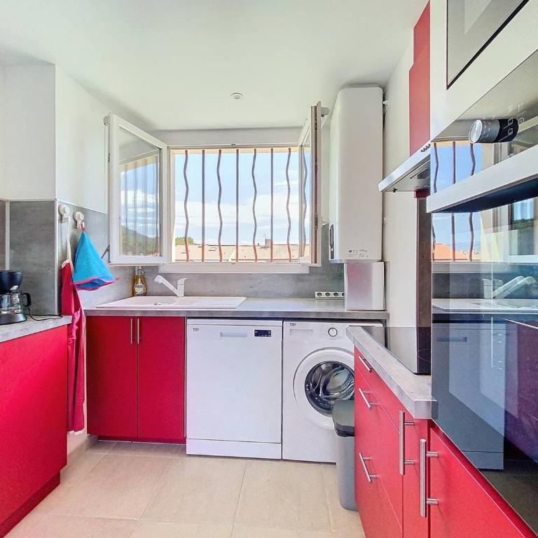 Appartement en bord de plage avec terrasse, parking privé, wifi et équipements modernes - FR-1-770-15 - Appartement - 12