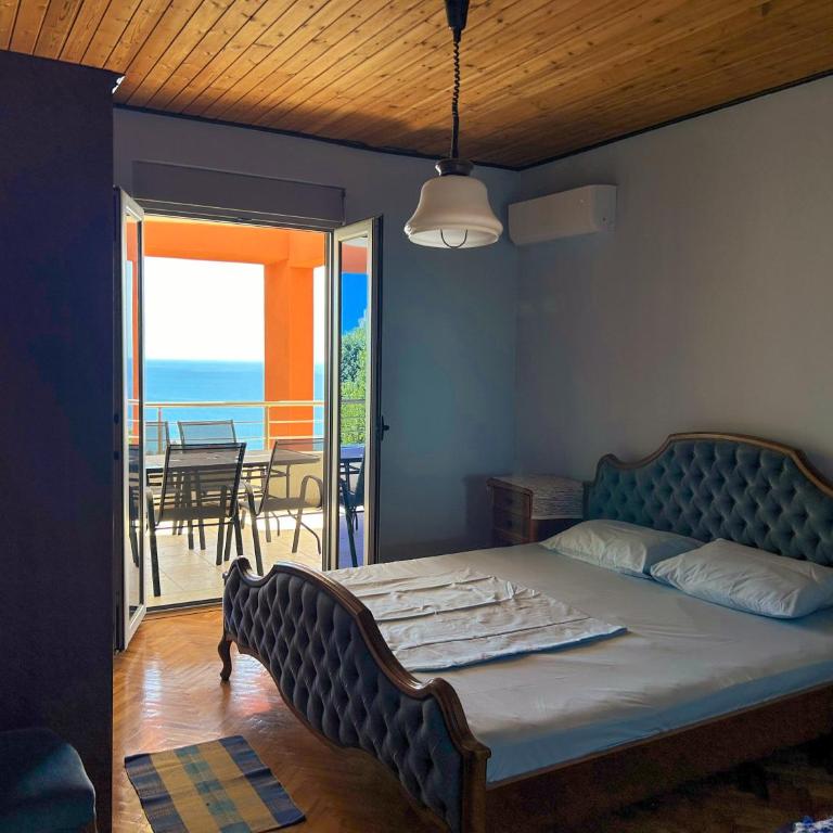 Apartments Olga - Apartman sa 2 Spavaće Sobe, Terasom i Pogledom na More - 1