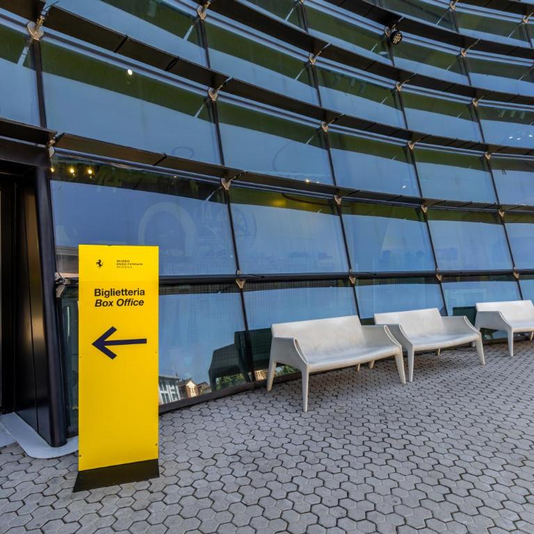 Enzo Ferrari Museum -WiFi, train station and parking - Appartamento con 2 Camere da Letto - 51