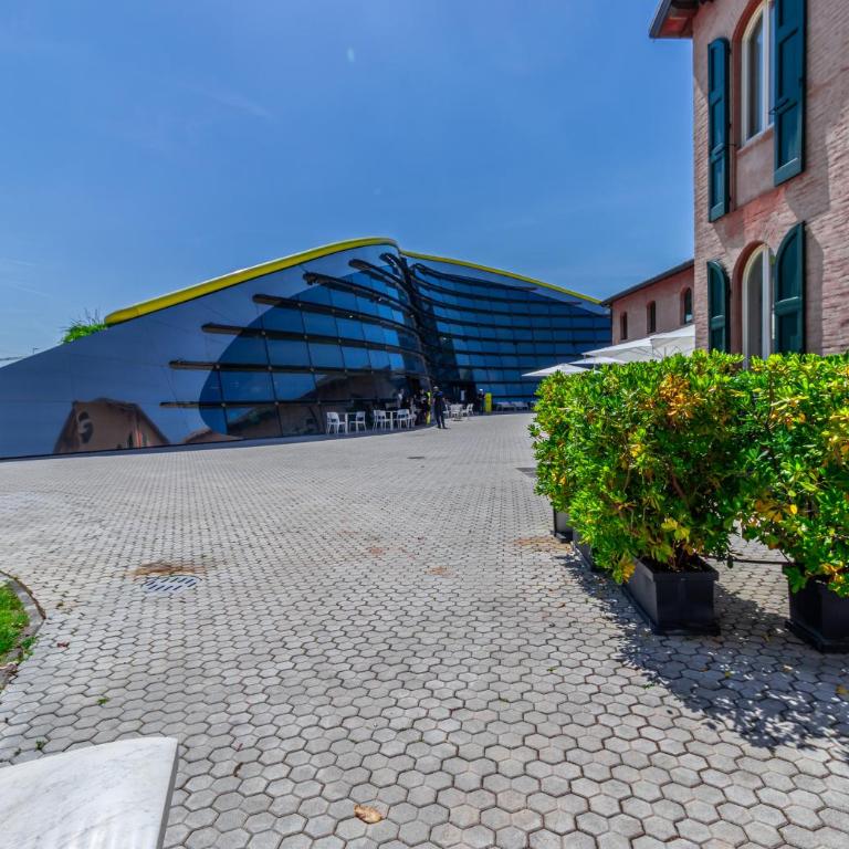 Enzo Ferrari Museum -WiFi, train station and parking - Appartamento con 2 Camere da Letto - 54