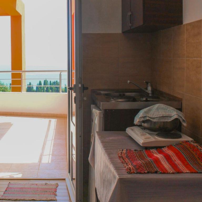 Apartments Olga - Apartman sa 2 Spavaće Sobe, Terasom i Pogledom na More - 10