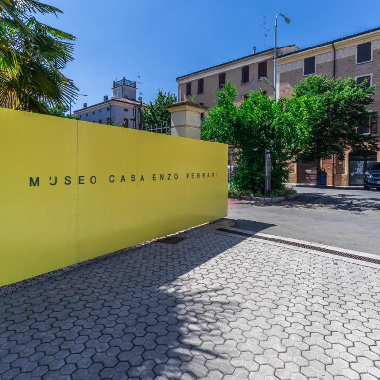 Enzo Ferrari Museum -WiFi, train station and parking - Appartamento con 2 Camere da Letto - 55