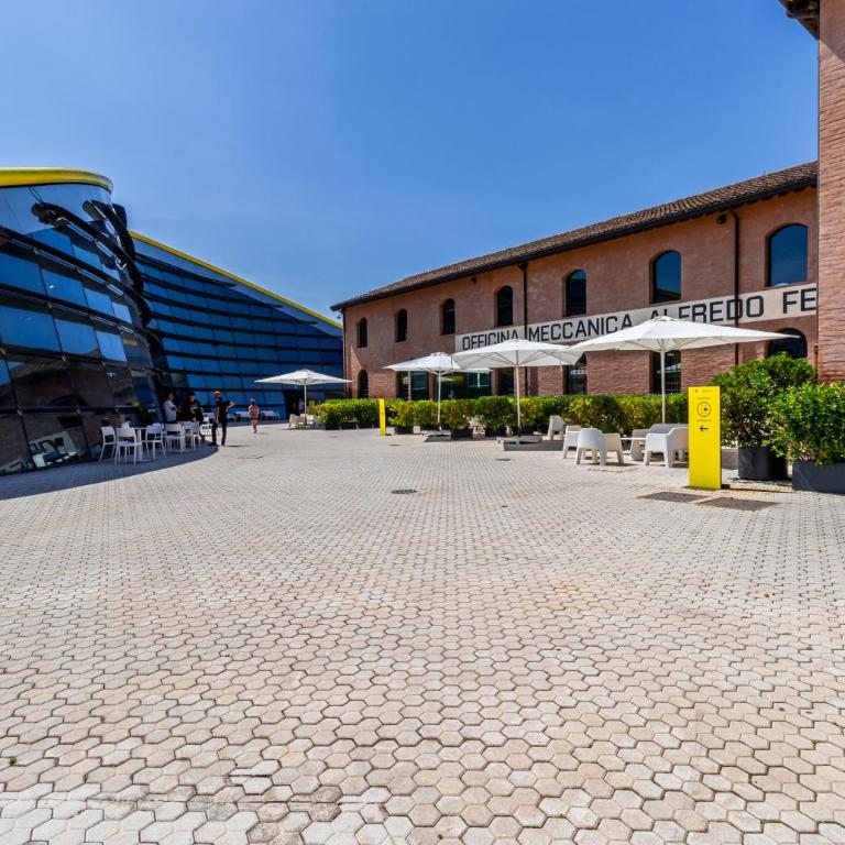 Enzo Ferrari Museum -WiFi, train station and parking - Appartamento con 2 Camere da Letto - 56