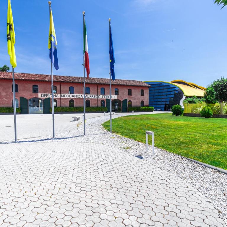 Enzo Ferrari Museum -WiFi, train station and parking - Appartamento con 2 Camere da Letto - 48