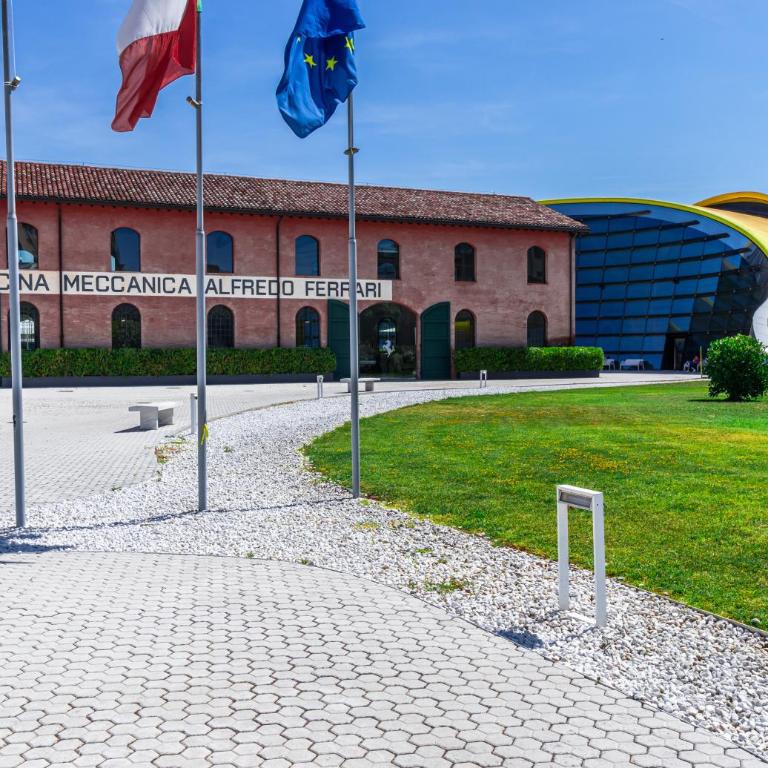 Enzo Ferrari Museum -WiFi, train station and parking - Appartamento con 2 Camere da Letto - 59