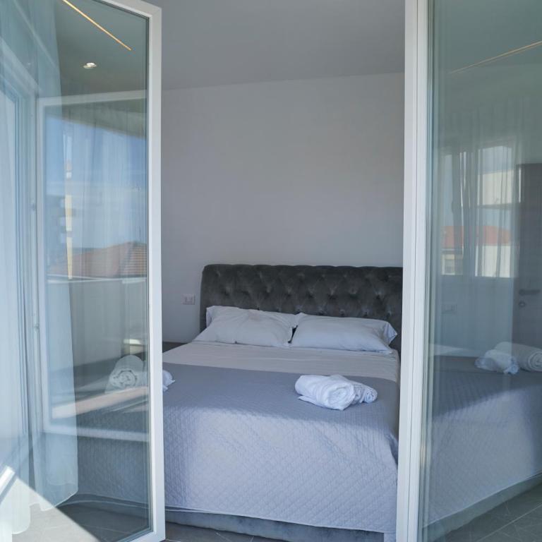 Villa Borghesi Suites Fronte Mare - Appartamento con 2 Camere da Letto e Balcone - 21