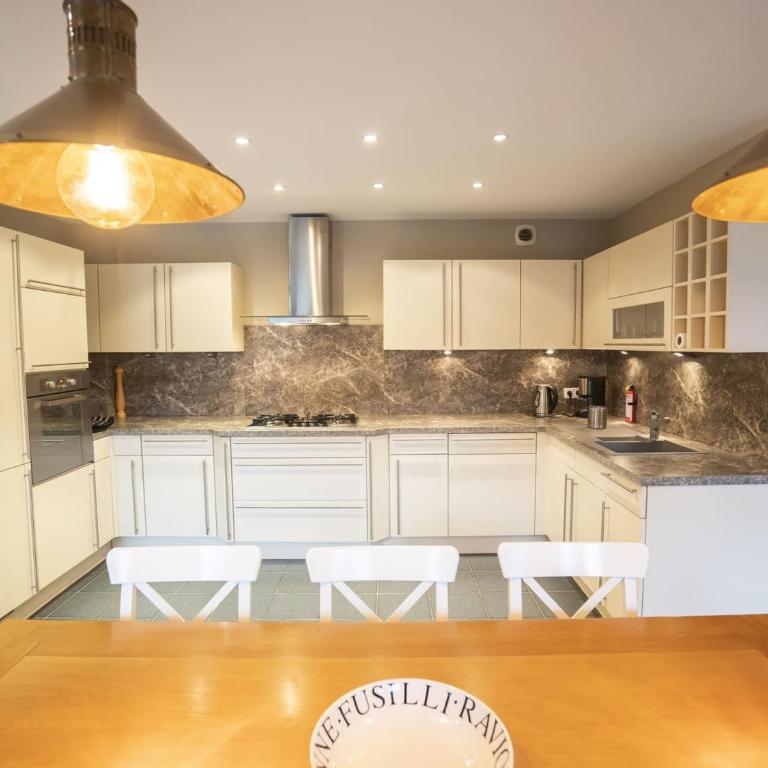 Chalet spacieux 8 pers, proximité centre et remontées - FR-1-676-58 - Appartement - 3