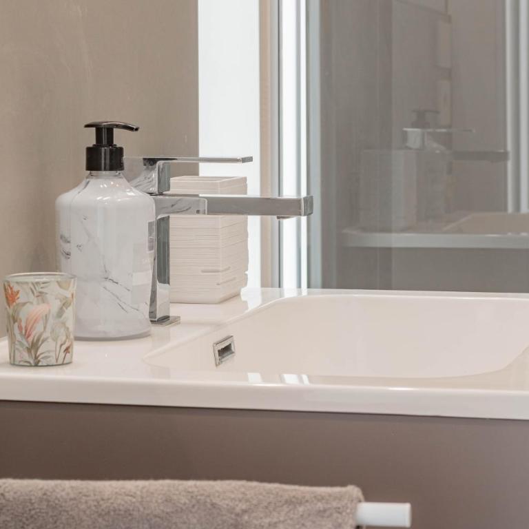 H11 VILLA MIA Giardino-Parcheggio - Appartamento con 3 Camere da Letto e con Balcone - 35
