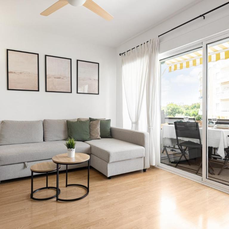Soleado y luminoso a 3 minutos de la playa-Carihuela - Apartamento de 1 dormitorio - 1