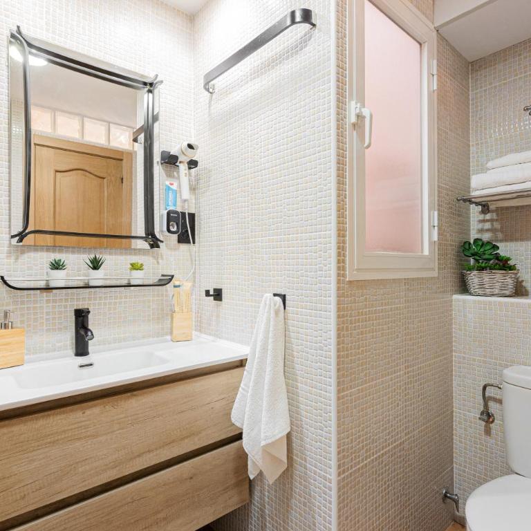 Soleado y luminoso a 3 minutos de la playa-Carihuela - Apartamento de 1 dormitorio - 12