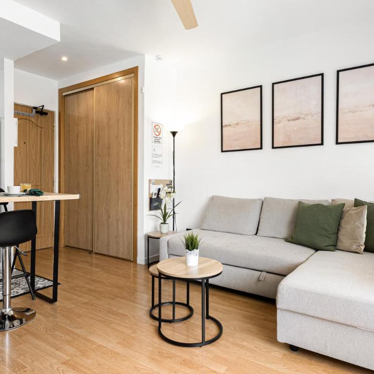 Soleado y luminoso a 3 minutos de la playa-Carihuela - Apartamento de 1 dormitorio - 11