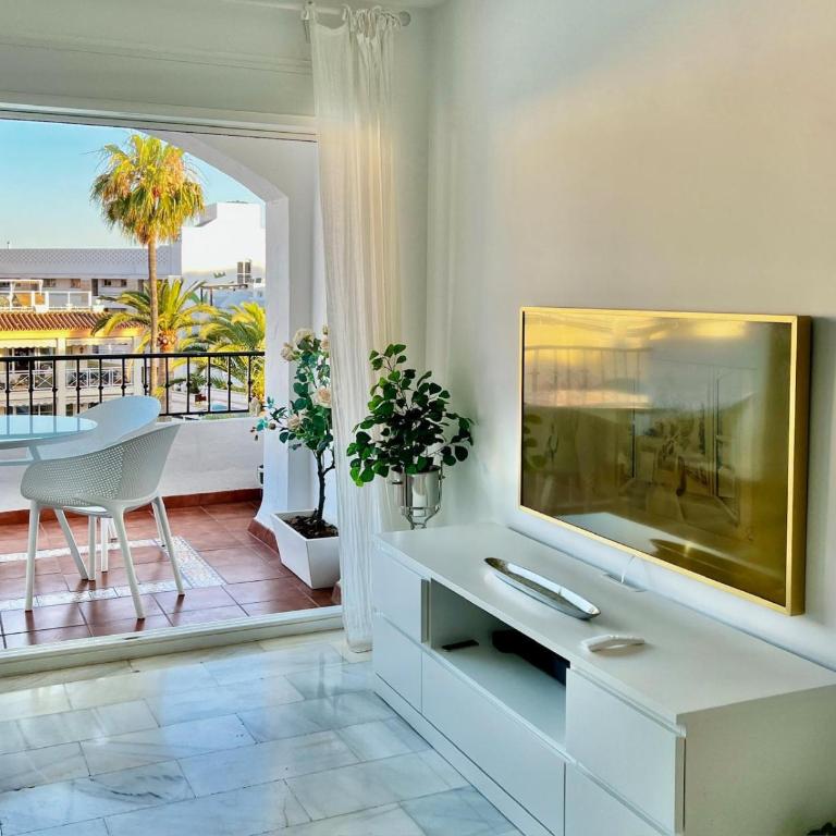 AP387 Alcazaba South View - Two-Bedroom Apartment - 10