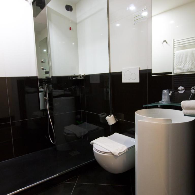 Hotel Al Campanile - Luxury Suites & Apartments - Camera Familiare con Vista Lago - 15