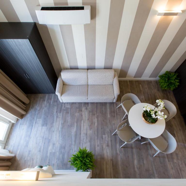 Hotel Al Campanile - Luxury Suites & Apartments - Camera Familiare con Vista Lago - 5