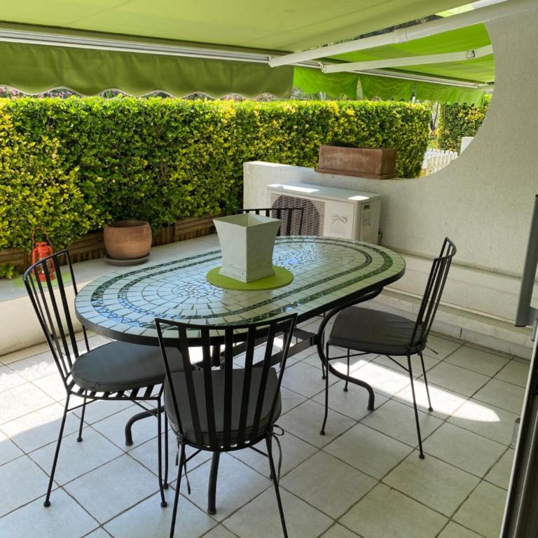Appartement 4 personnes avec terrasse et piscine proche plage et commerces - Apartment mit 1 Schlafzimmer - 1