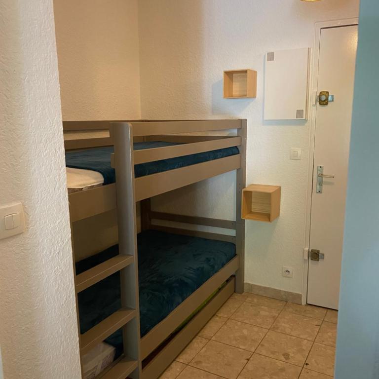 Appartement 4 personnes avec terrasse et piscine proche plage et commerces - Apartment mit 1 Schlafzimmer - 3