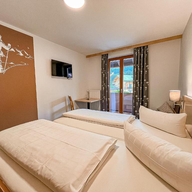 Fideliushaus - Double Room 08 with Balcony - 7