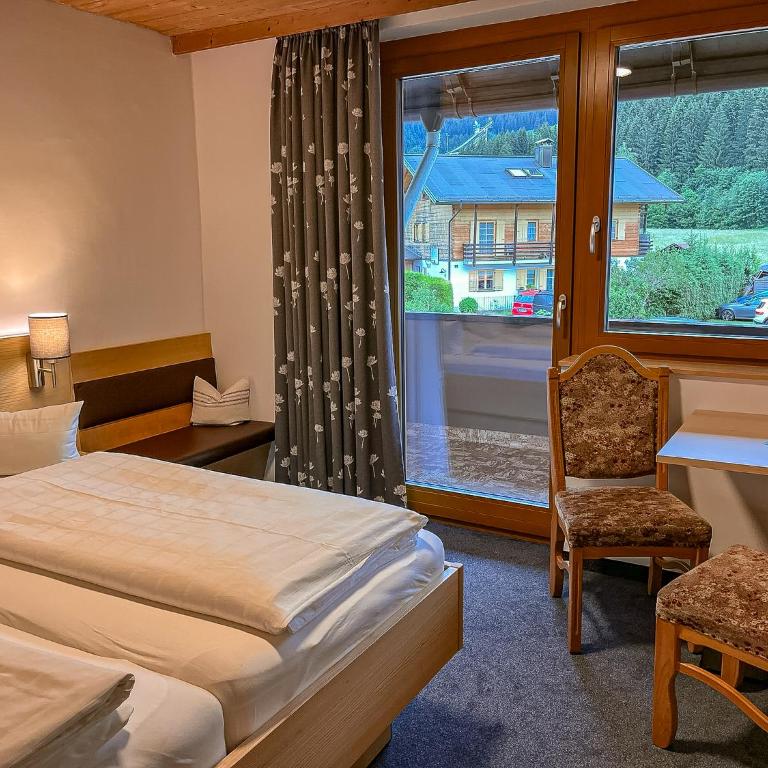Fideliushaus - Double Room with Balcony 07 - 6