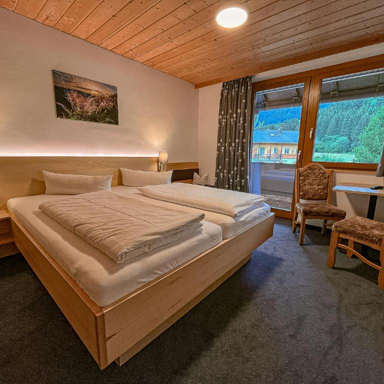 Fideliushaus - Double Room with Balcony 07 - 5