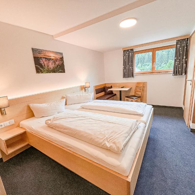 Fideliushaus - Double Room 17 - 8