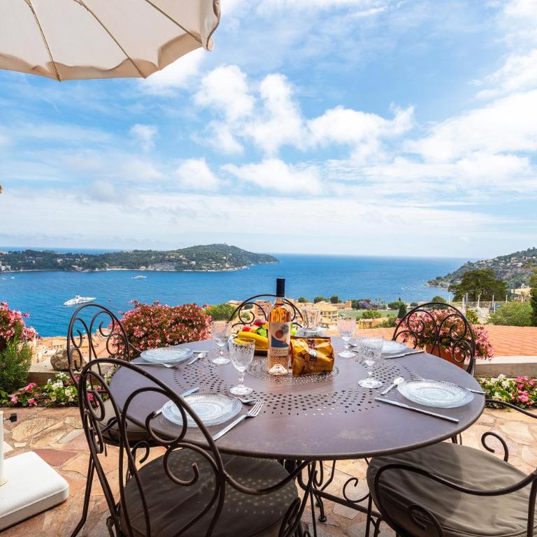 ROMANTIC VILLA VI4412 By Riviera Holiday Homes - Villa - Vue sur Mer - 4