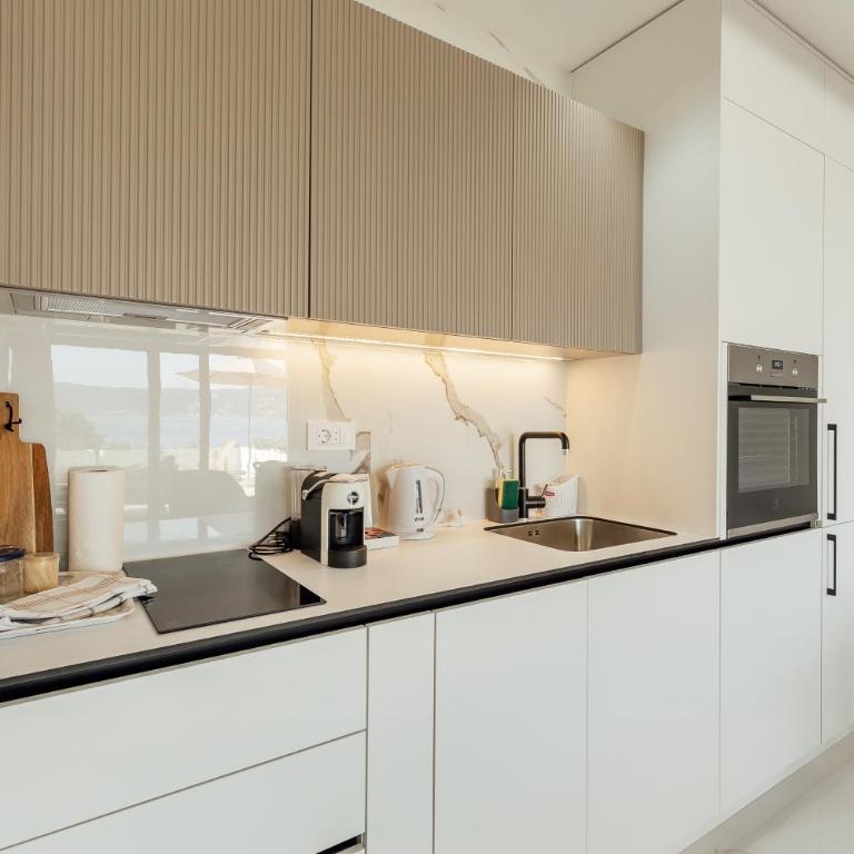Savina Beachfront Oasis - Two-Bedroom Apartment with Sea View - 21