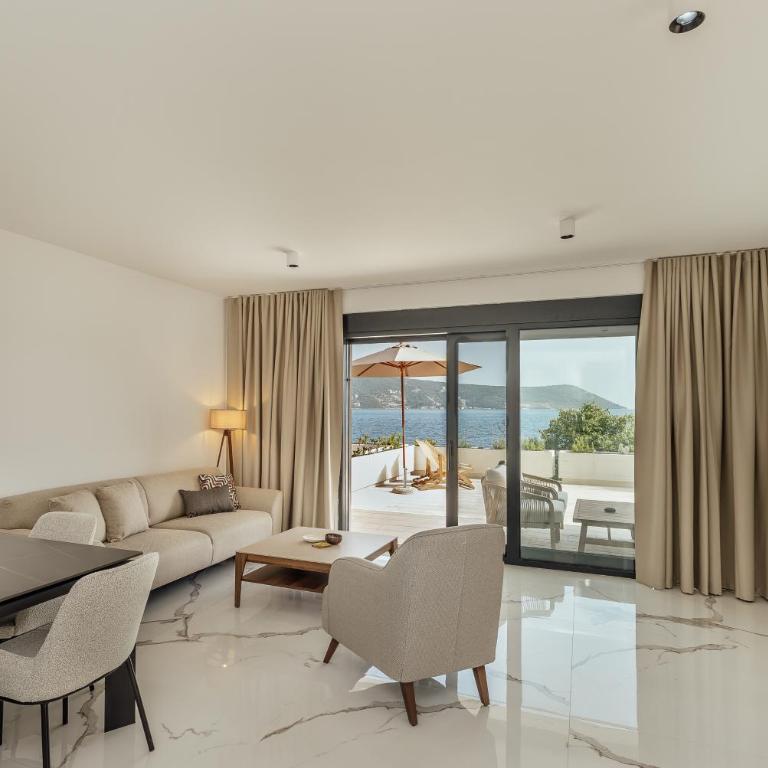 Savina Beachfront Oasis - Two-Bedroom Apartment with Sea View - 6