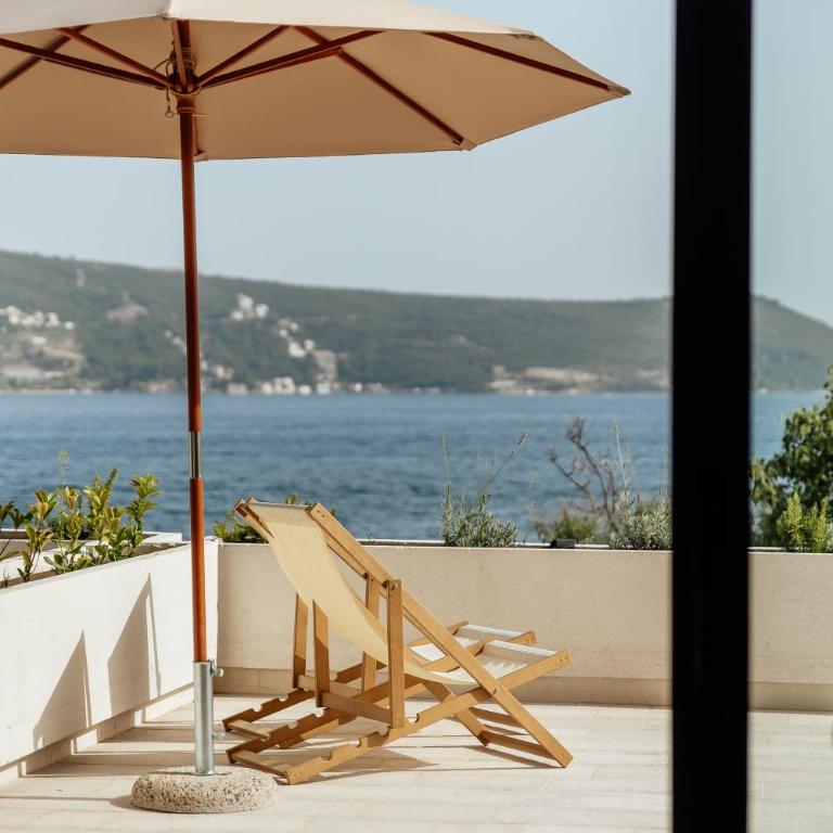 Savina Beachfront Oasis - Two-Bedroom Apartment with Sea View - 1