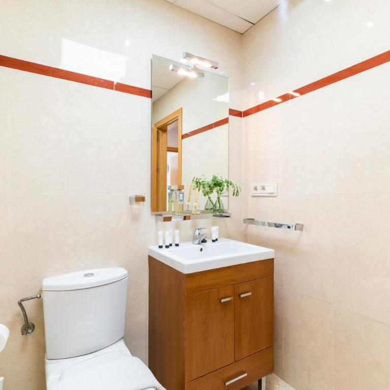 Centrico y Acogedor Apartamento en Centro Granada - Two-Bedroom Apartment - 19