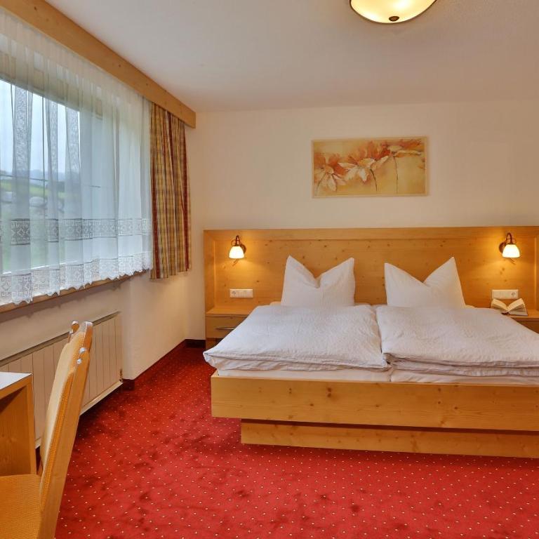 Haus Christina - Doppelzimmer mit Bergblick - 1
