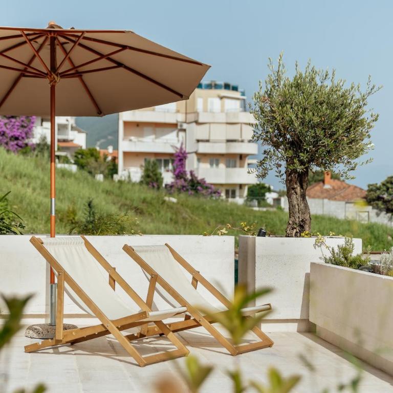 Savina Beachfront Oasis - Two-Bedroom Apartment with Terrace and Sea View - 9