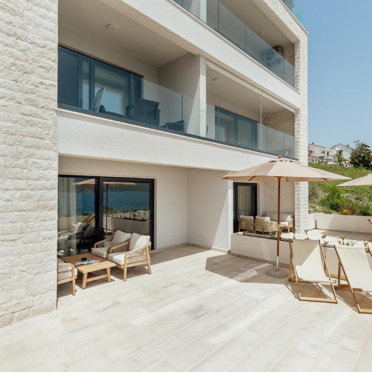 Savina Beachfront Oasis - Two-Bedroom Apartment with Sea View - 25