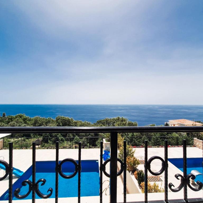 Casa Oliva Villas with Private Heated Pools and Guest Apartments-No Pool Access - Three-Bedroom Villa - 2